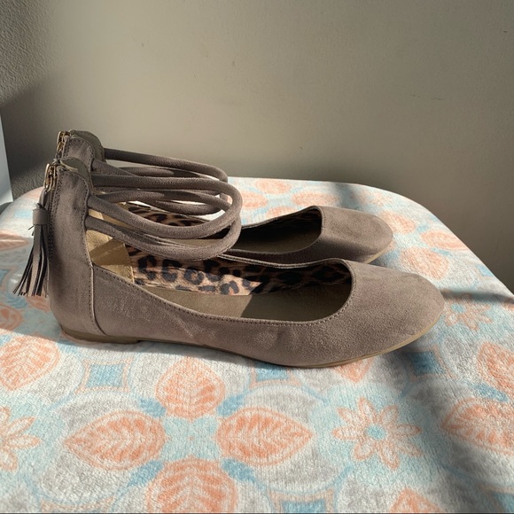 Flats - Picture 2 of 5